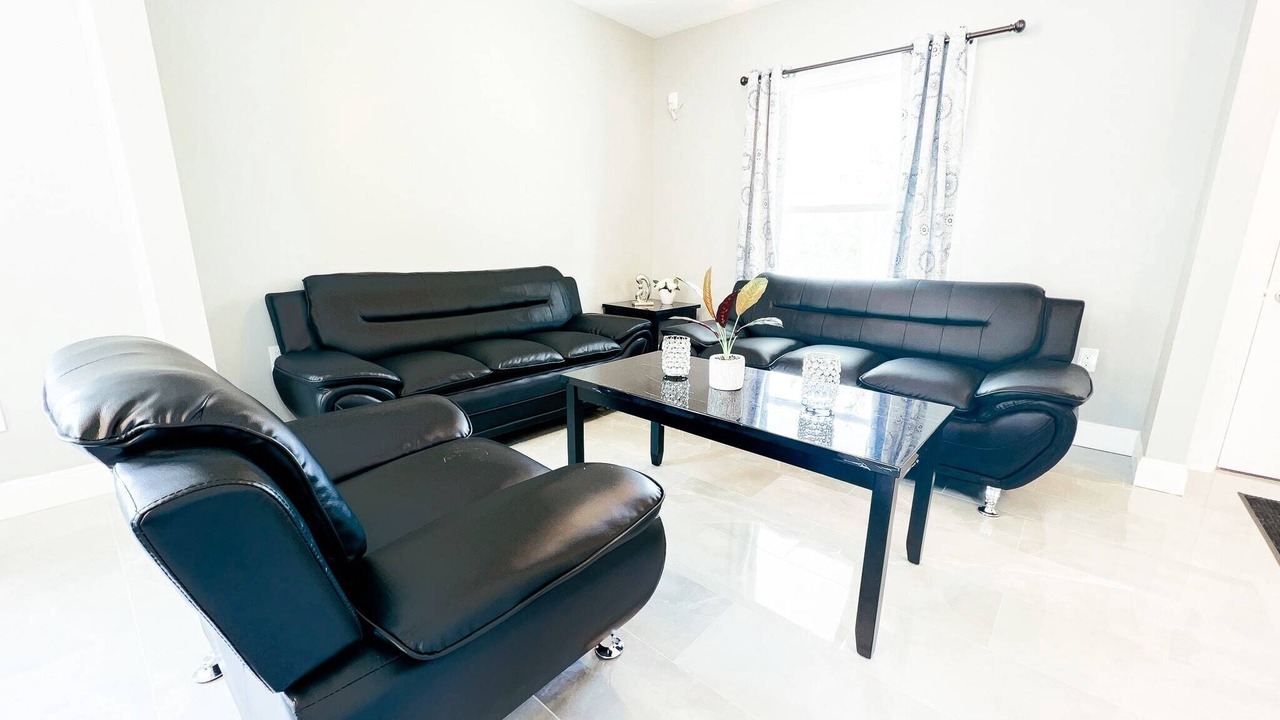 Photo of Livingroom in Niagara Falls