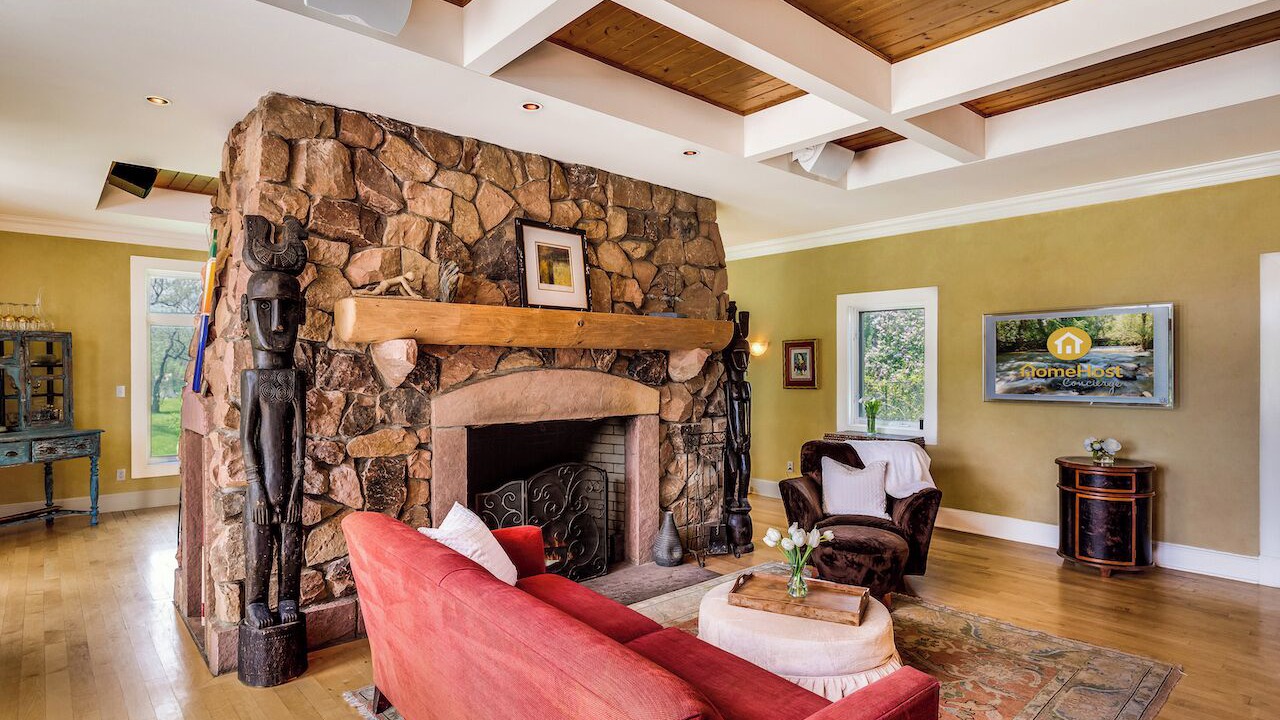 Photo of Livingroom in Gunbarrel