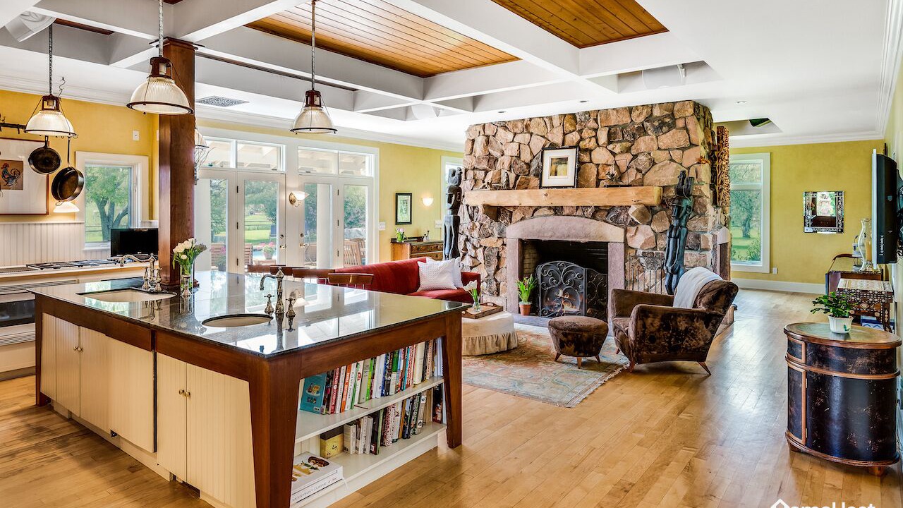 Photo of Livingroom in Gunbarrel