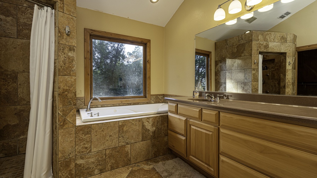 Photo of Bathroom in Goreville