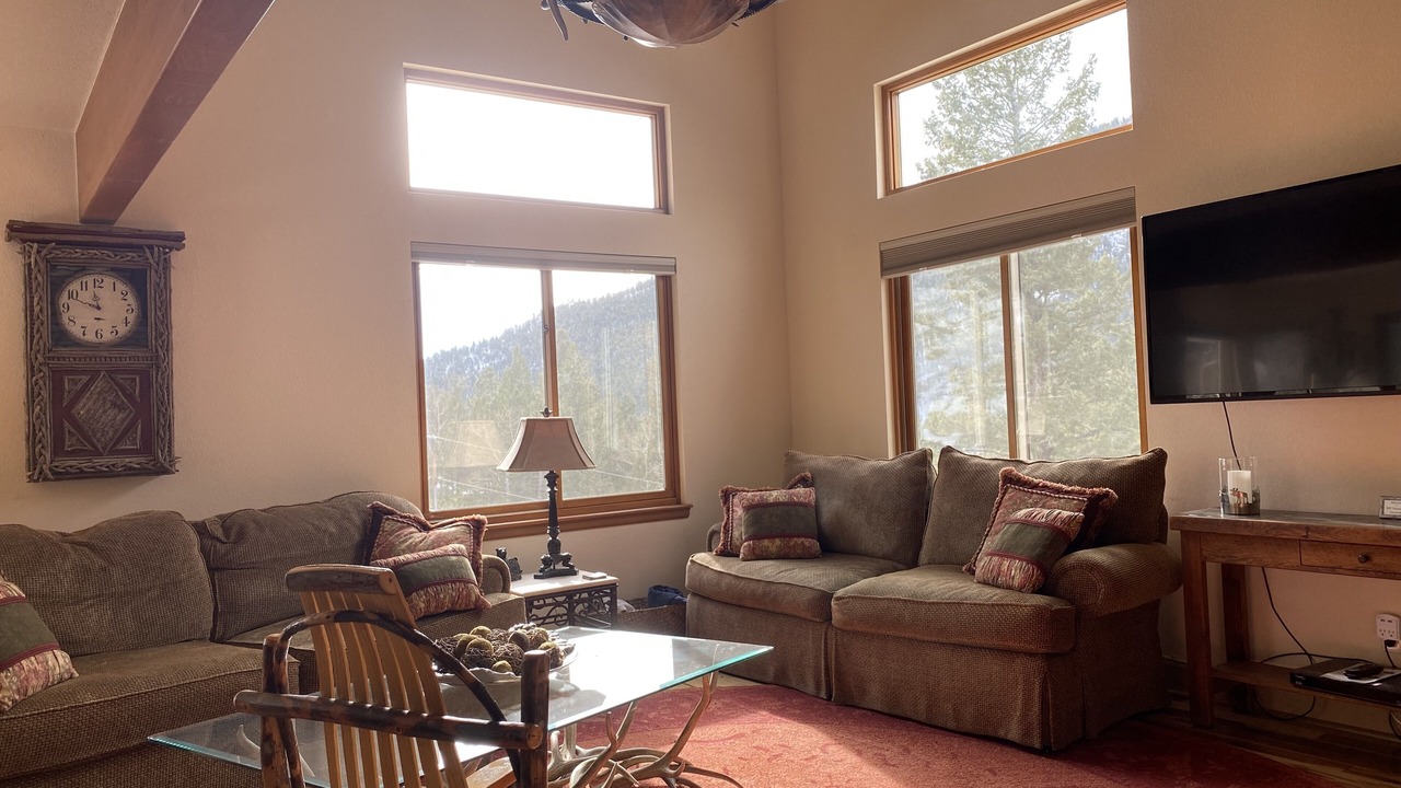 Photo of Livingroom in Evergreen