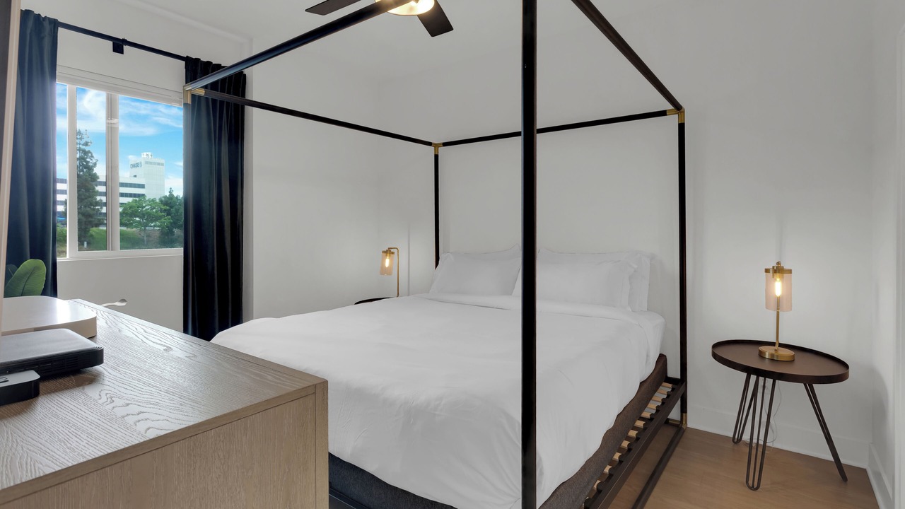 Photo of Bedroom in Toluca Lake