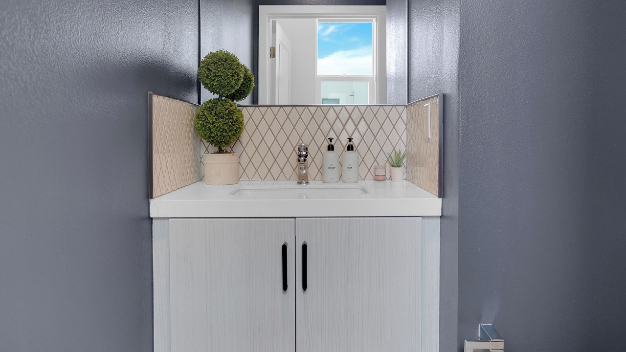 Photo of Bathroom in Toluca Lake