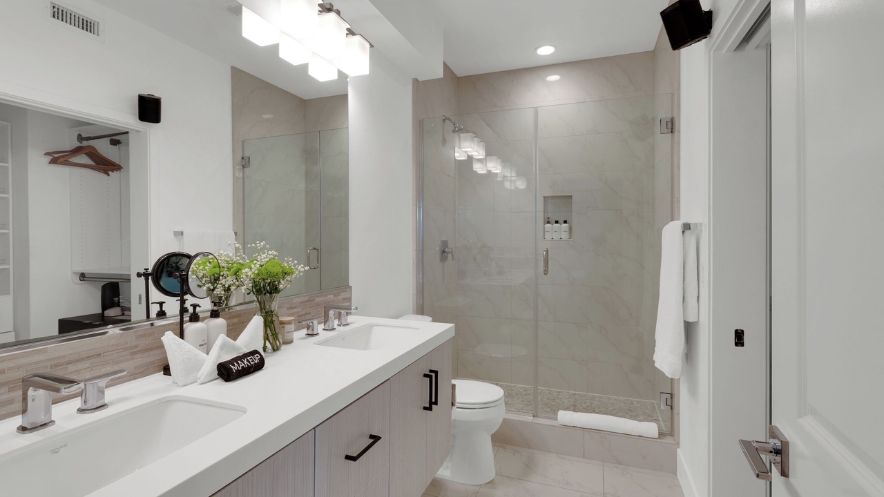 Photo of Bathroom in Toluca Lake