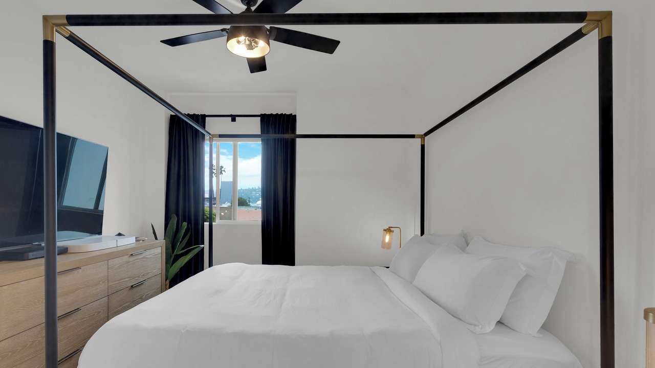Photo of Bedroom in Toluca Lake