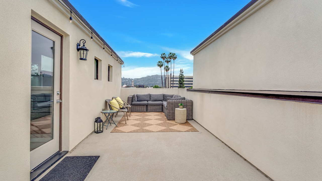Photo of Patio Balcony in Toluca Lake
