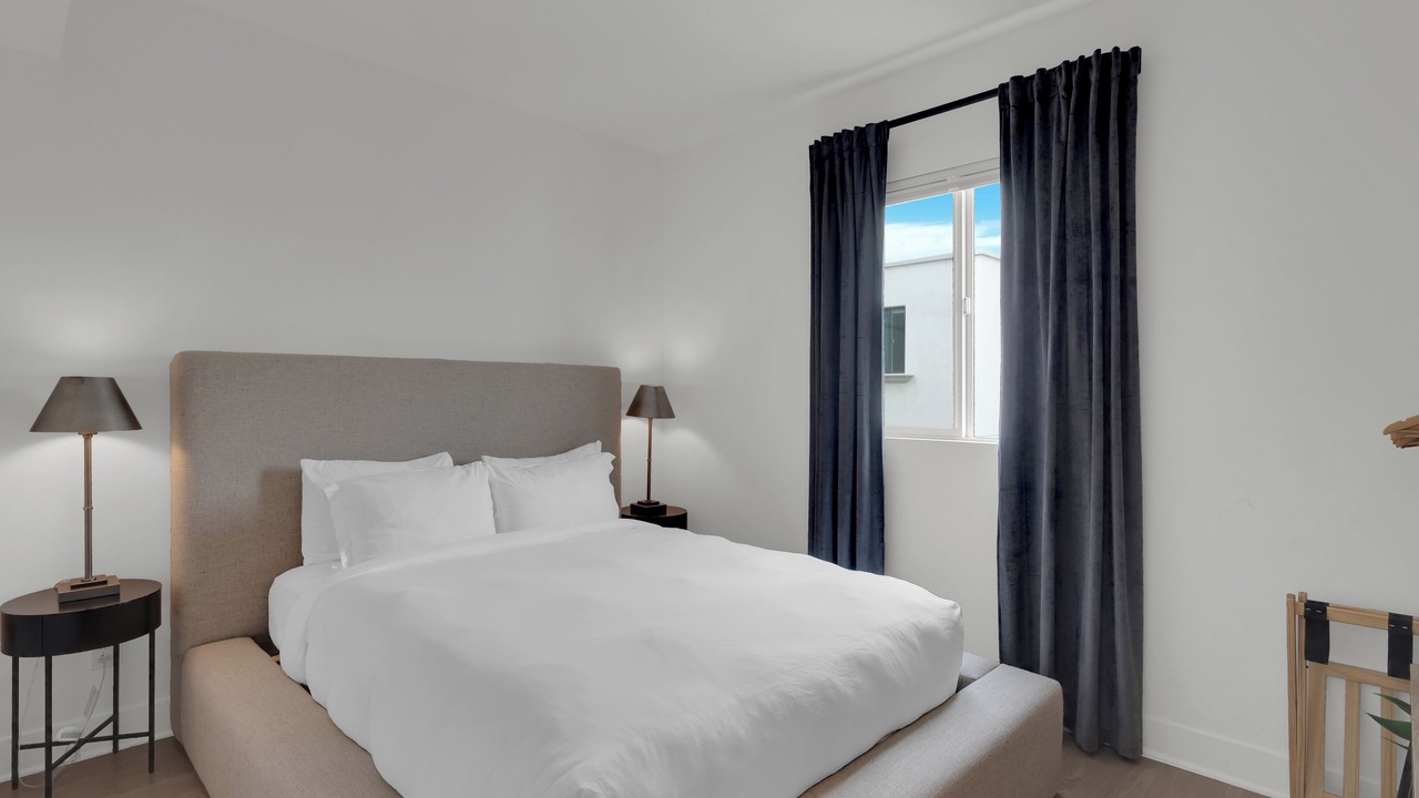 Photo of Bedroom in Toluca Lake