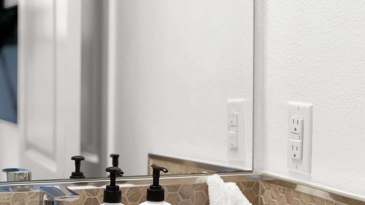 Photo of Bathroom in Toluca Lake