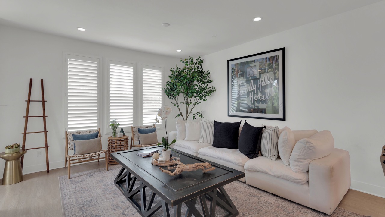 Photo of Livingroom in Toluca Lake