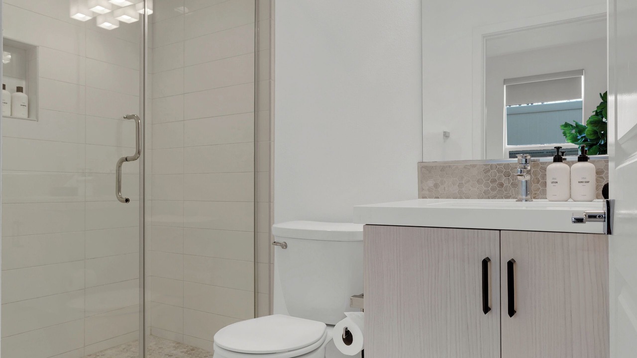 Photo of Bathroom in Toluca Lake