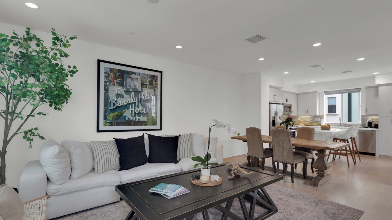 Photo of Livingroom in Toluca Lake
