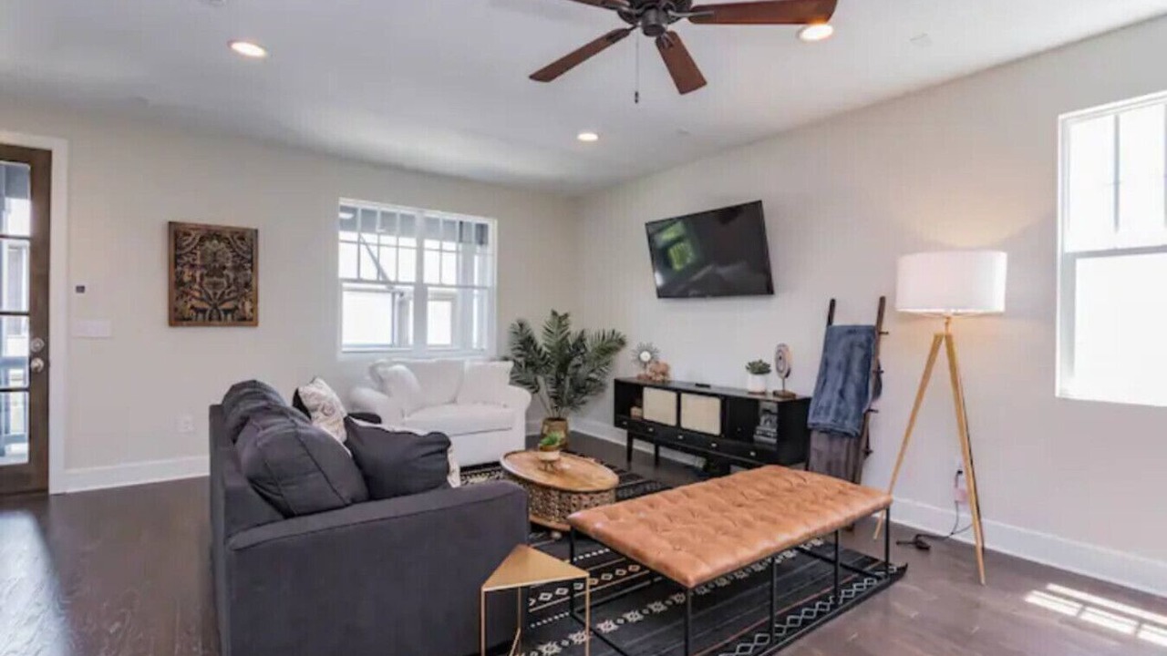 Photo of Livingroom in Historic Waverly