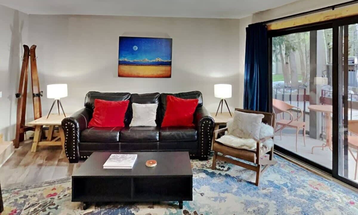 Photo of Bedroom in Peak 8