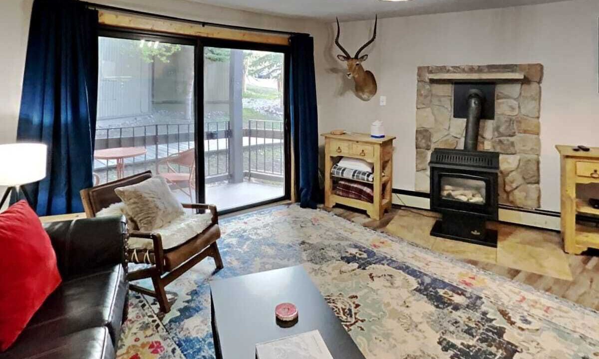 Photo of Bedroom in Peak 8