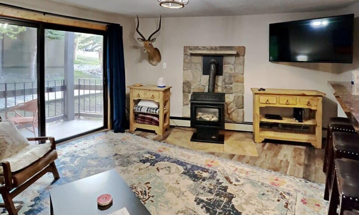 Photo of Bedroom in Peak 8