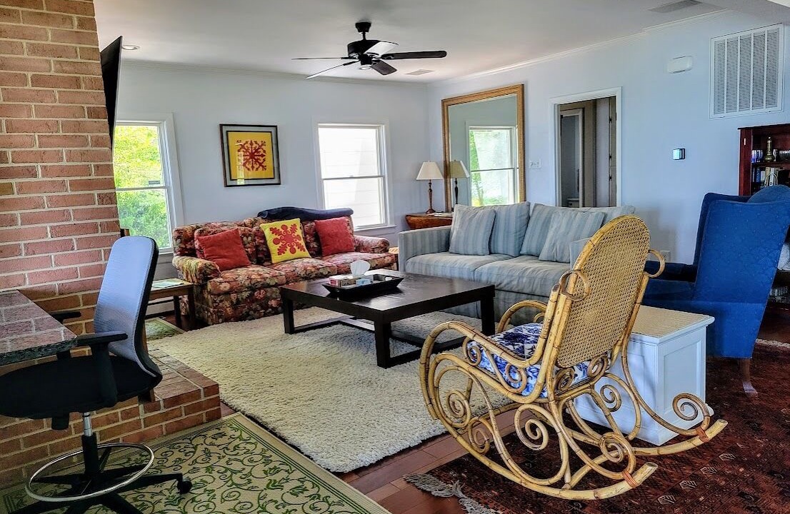 Photo of Livingroom in Calvert Beach-Long Beach