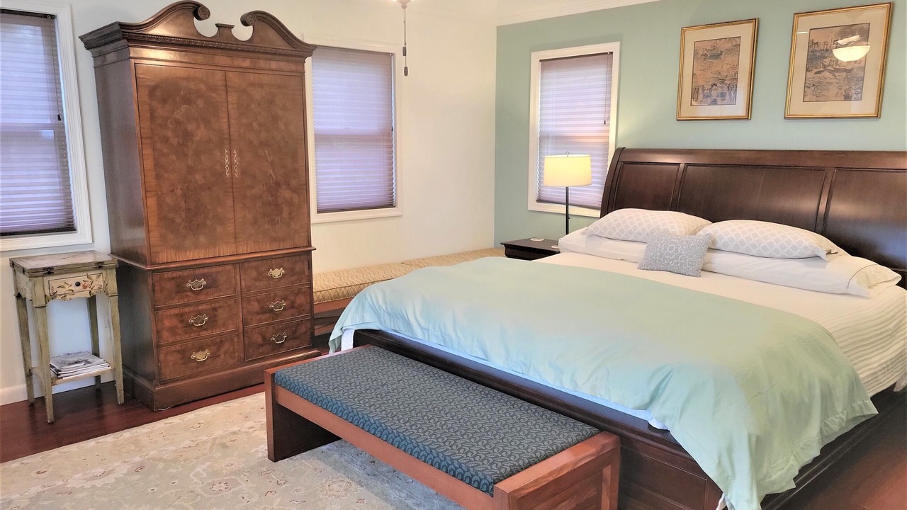 Photo of Bathroom in Calvert Beach-Long Beach