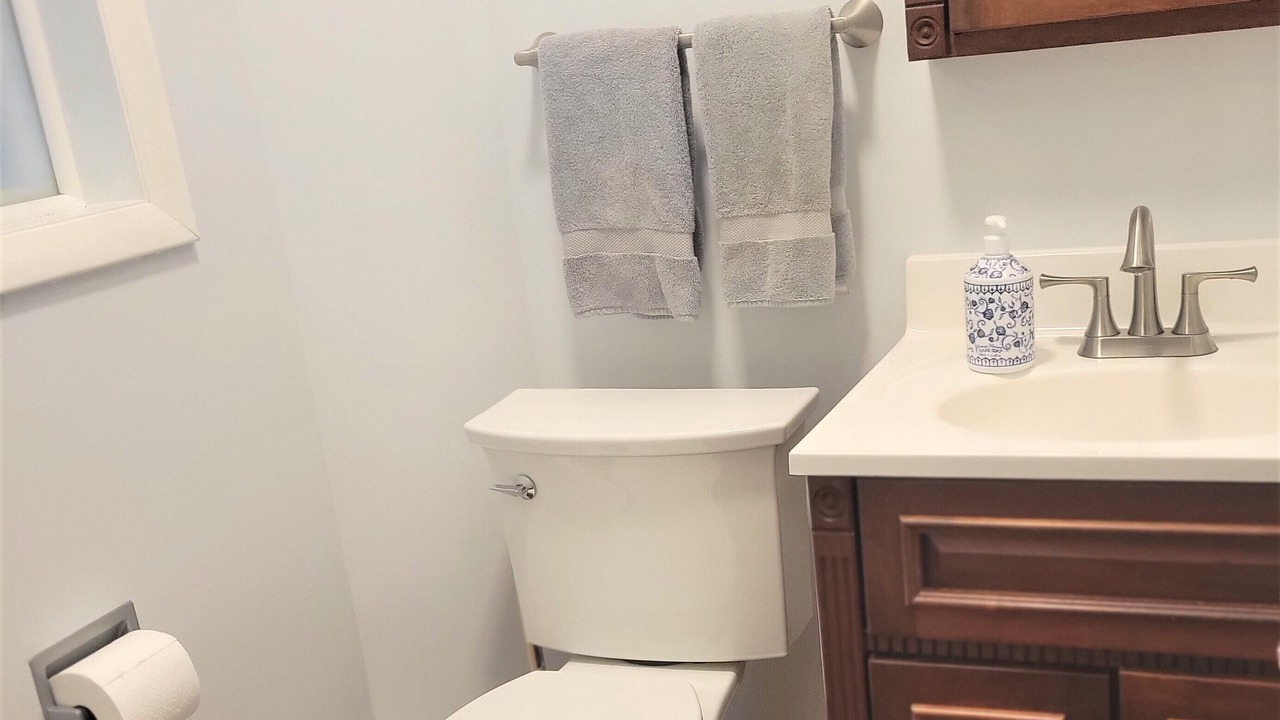 Photo of Bathroom in Calvert Beach-Long Beach