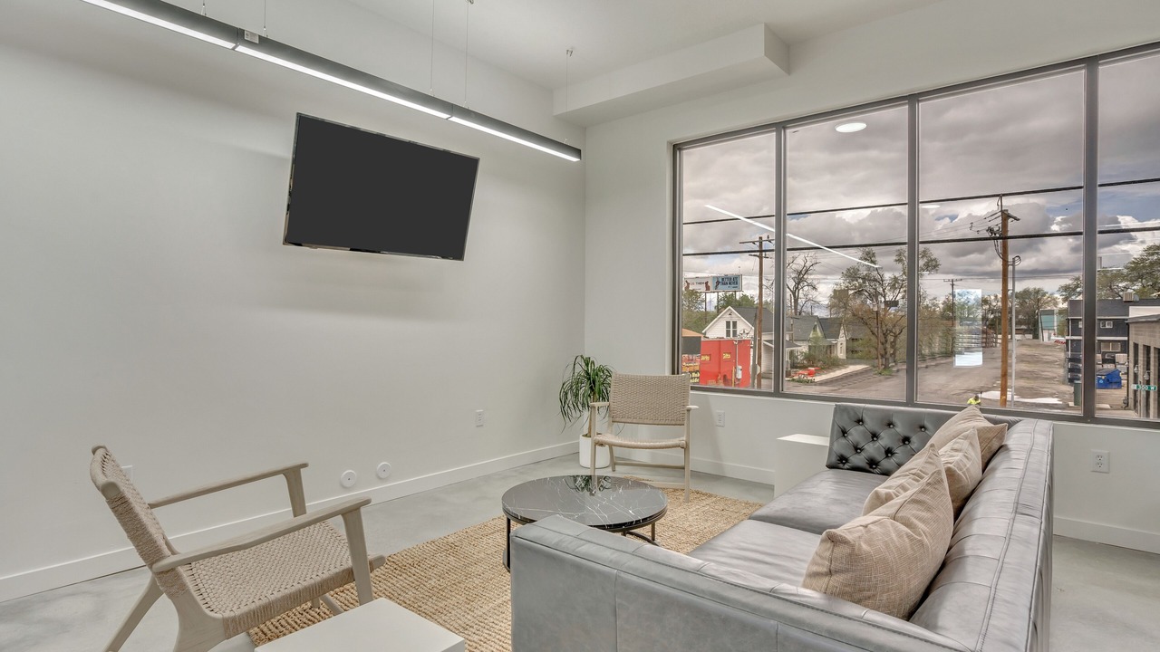 Photo of Livingroom in People's Freeway