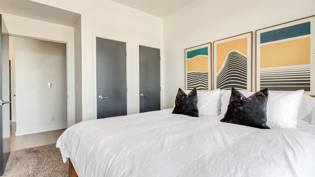 Photo of Bedroom in People's Freeway