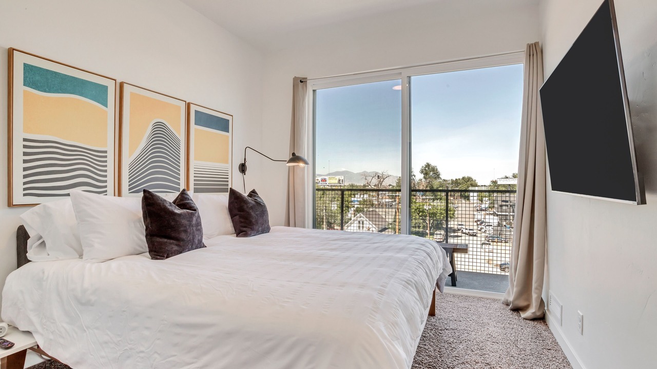 Photo of Bedroom in People's Freeway
