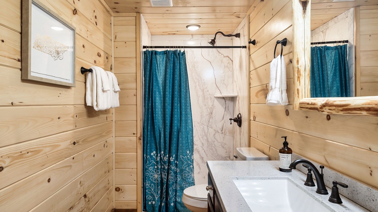 Photo of Bathroom in White Oak Lodge