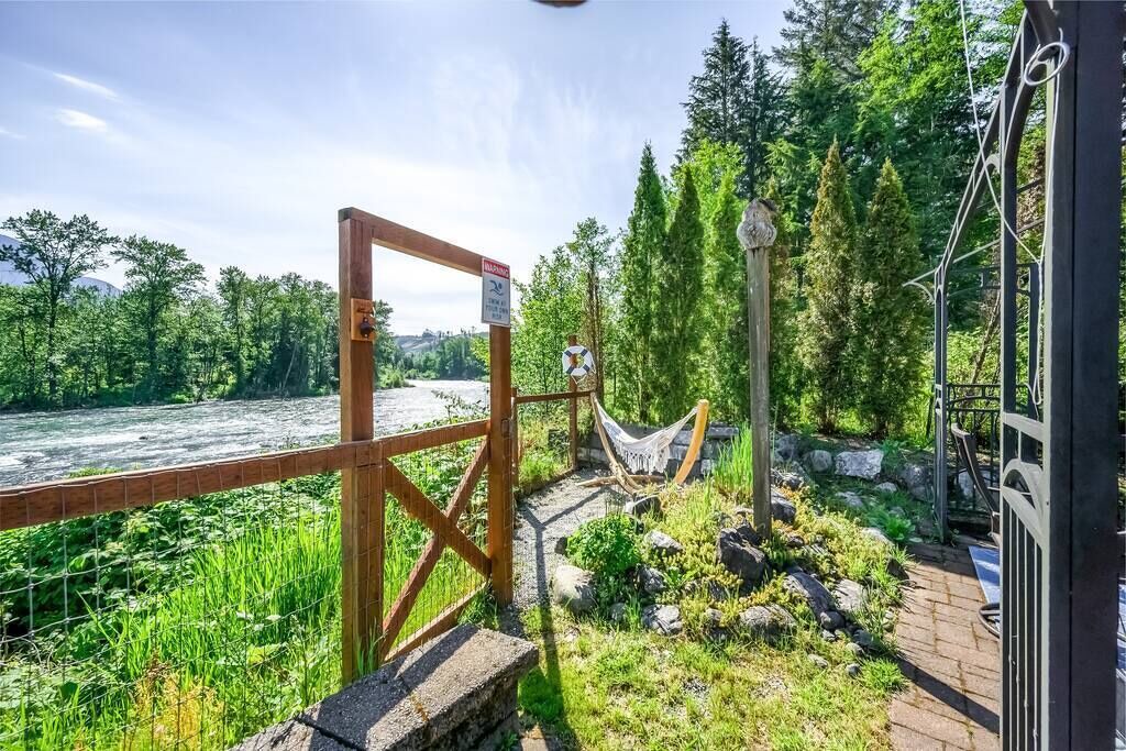 Photo of Outdoor in Gold Bar