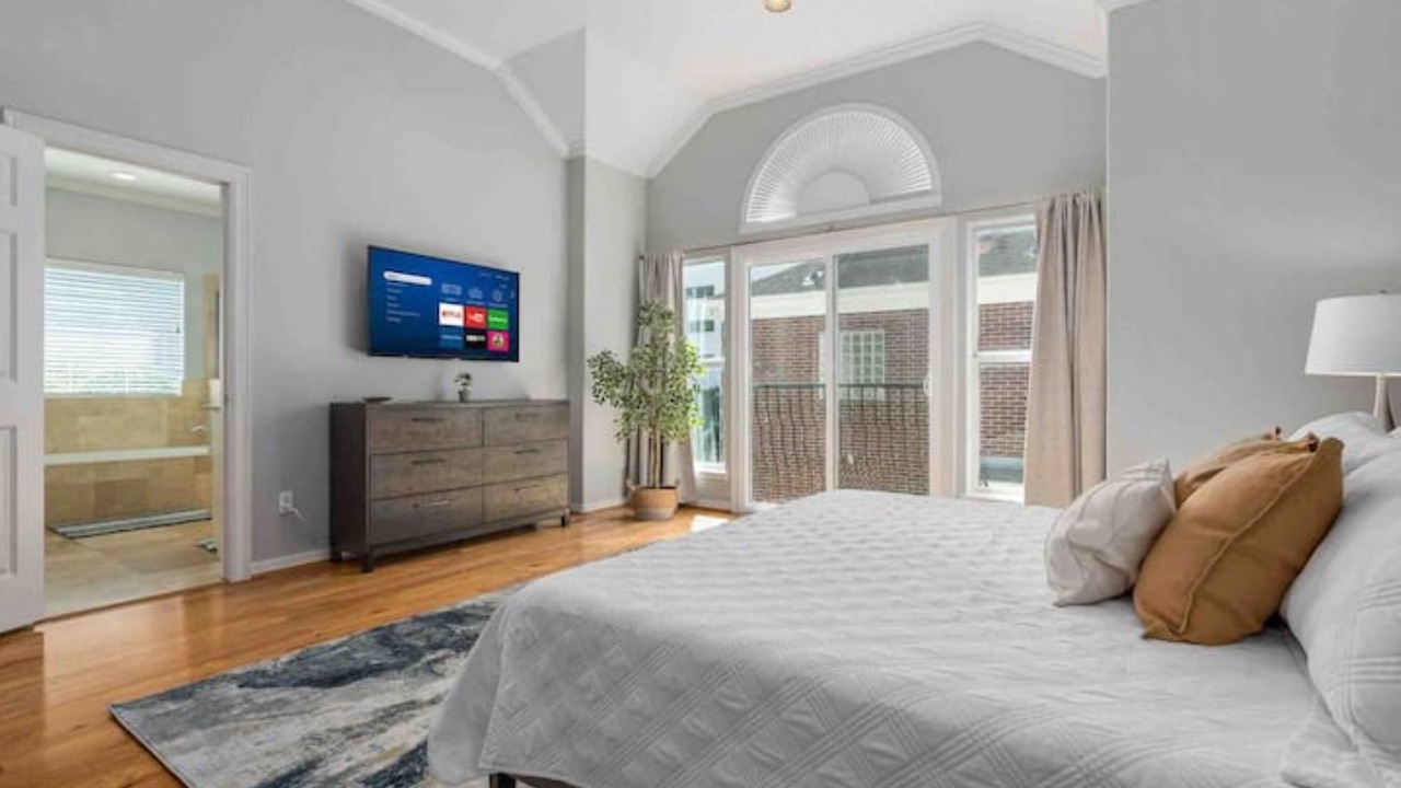 Photo of Bedroom in Midtown