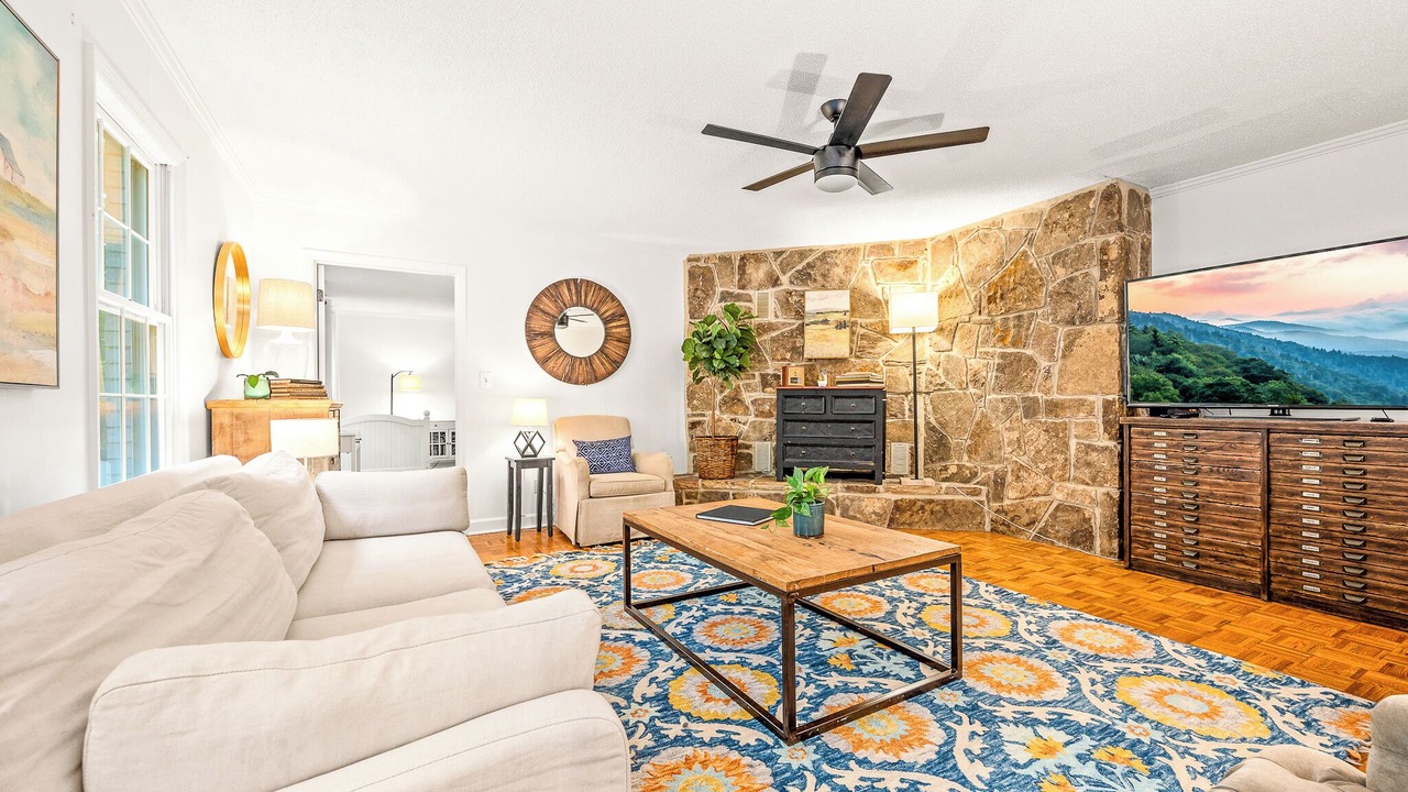 Photo of Livingroom in Sewanee