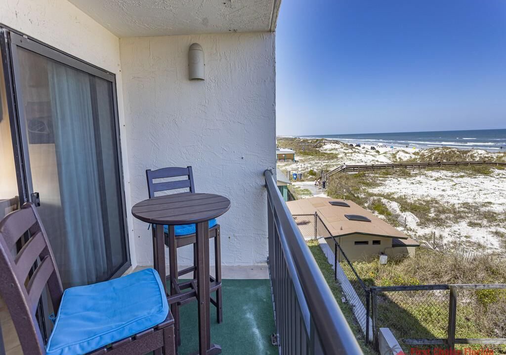 Photo of Patio Balcony in Crescent Beach