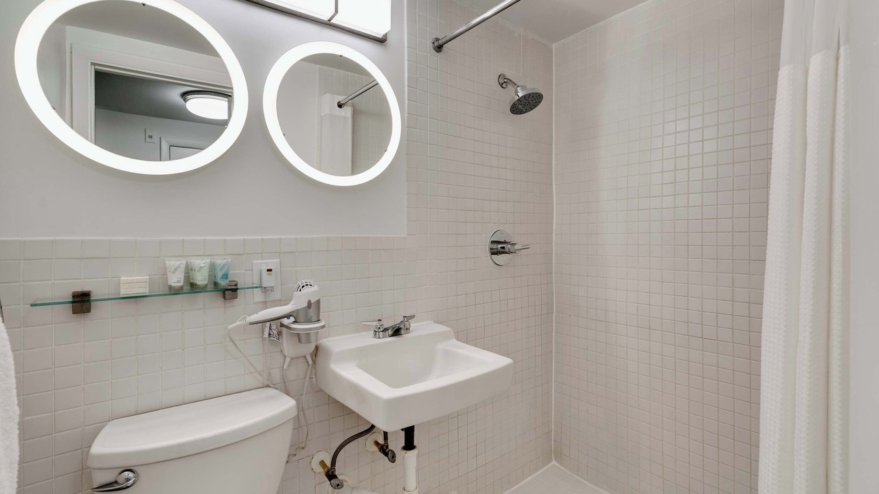Photo of Bathroom in Flamingo/Lummus