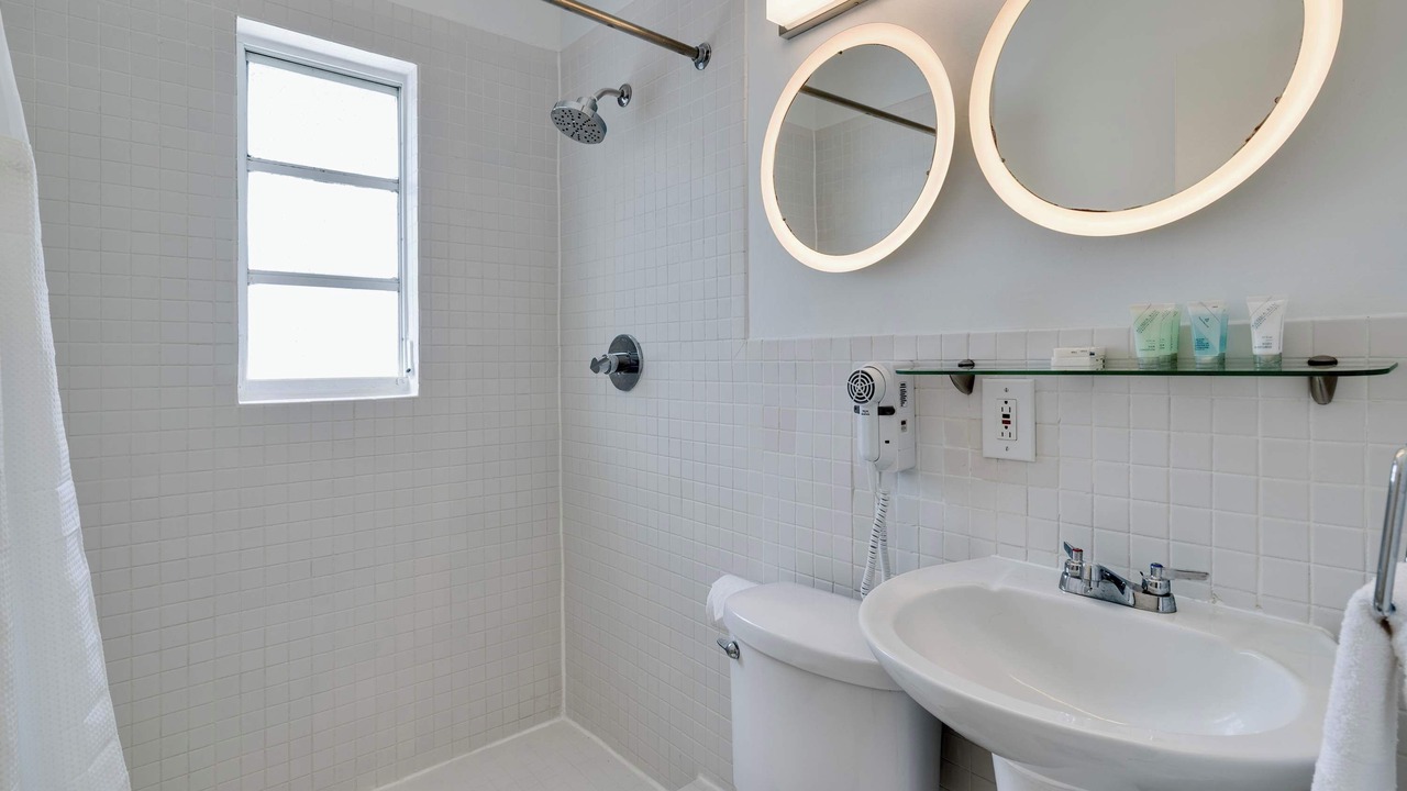Photo of Bathroom in Flamingo/Lummus