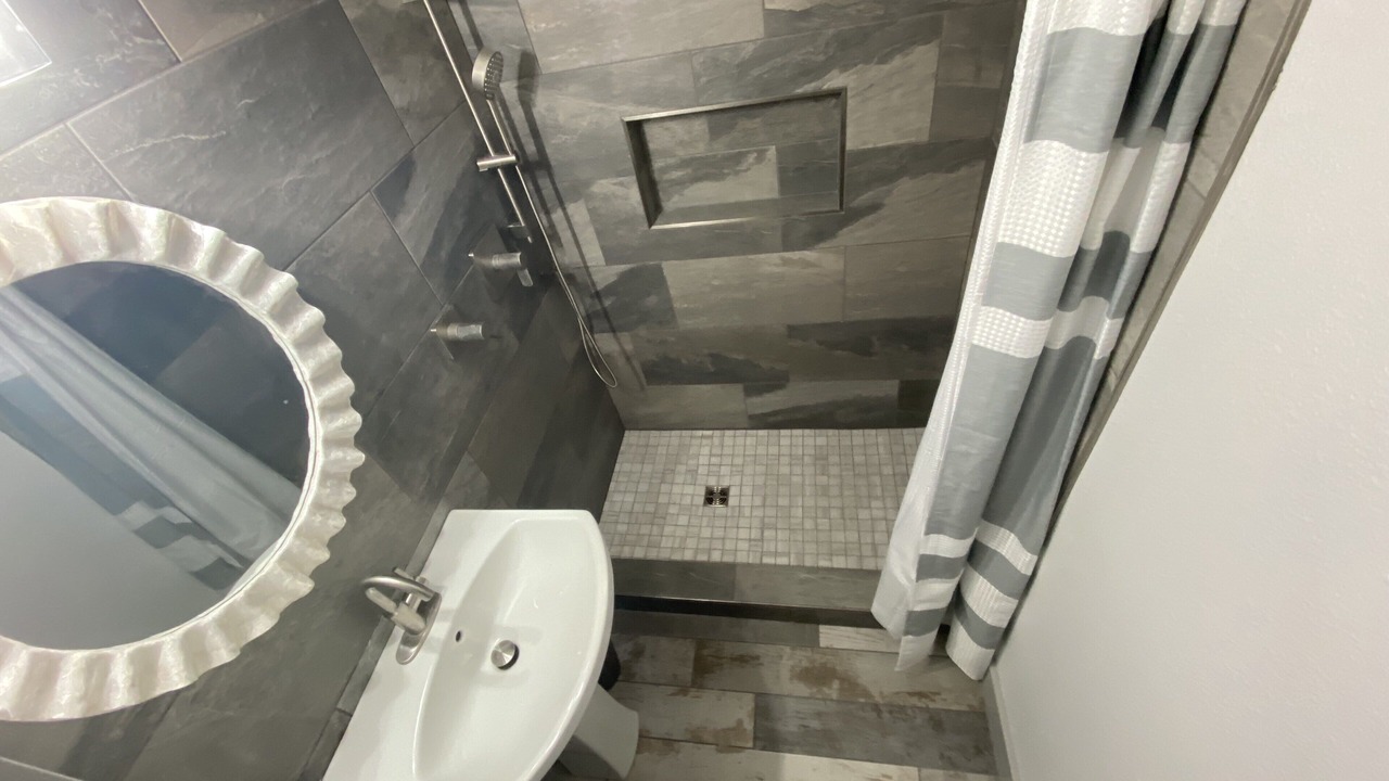 Photo of Bathroom in Peak 9