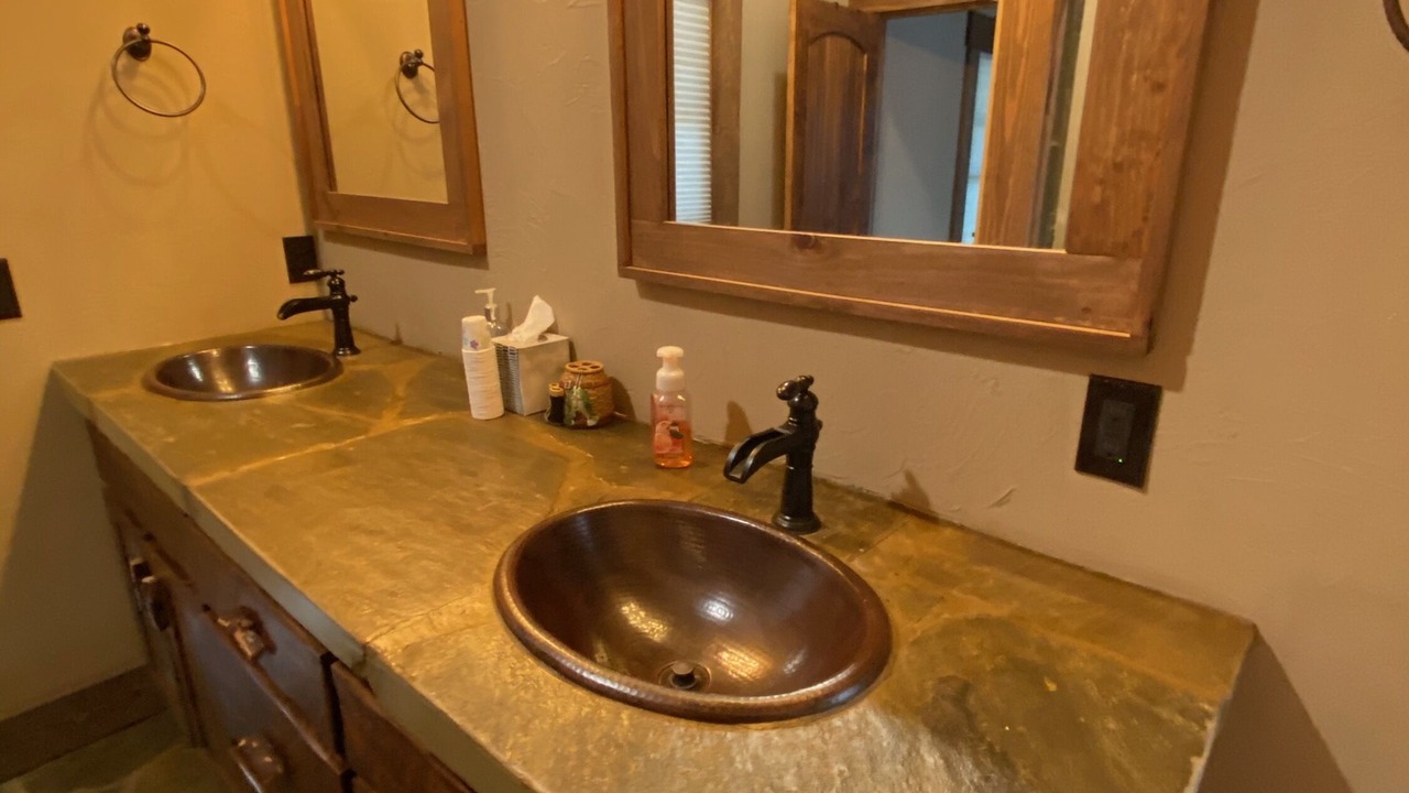 Photo of Bathroom in McCaysville