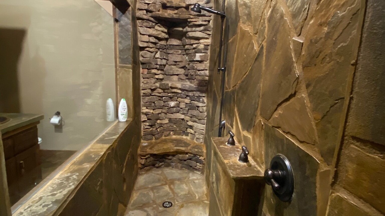 Photo of Bathroom in McCaysville