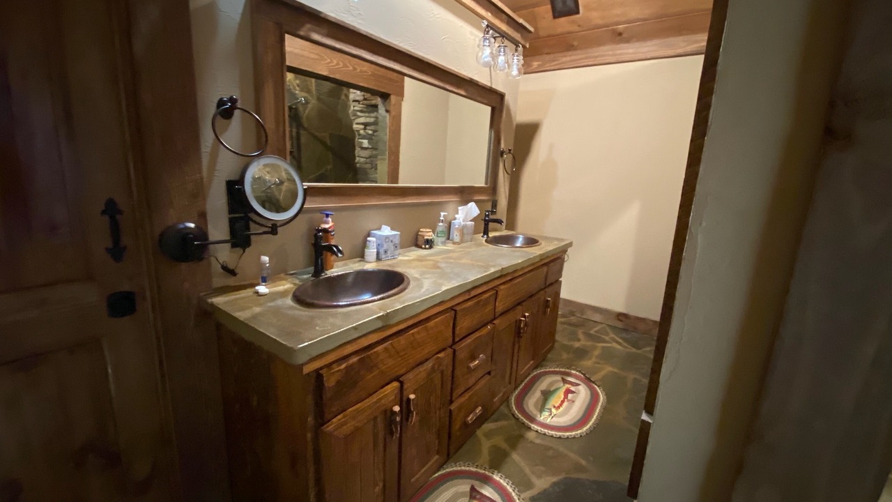 Photo of Bathroom in McCaysville