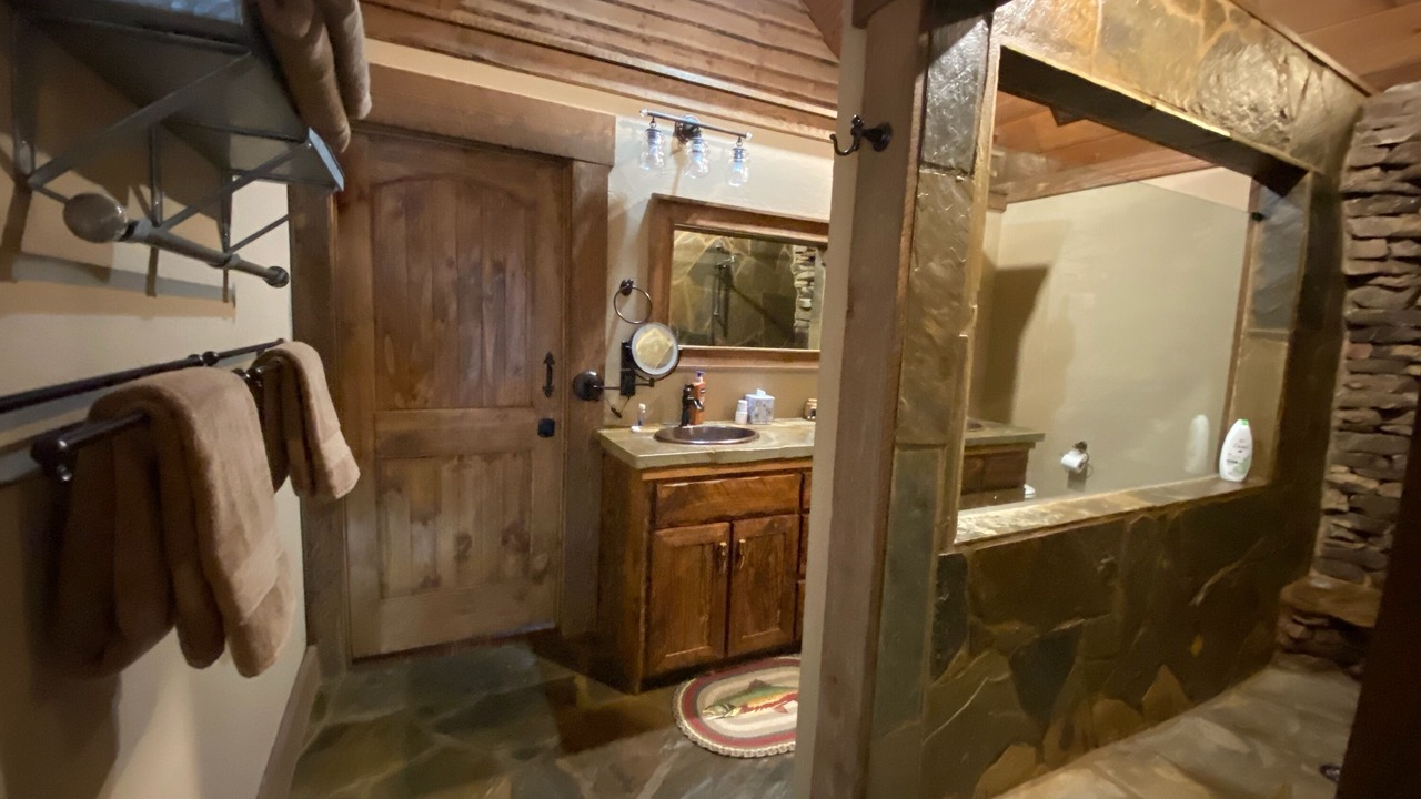 Photo of Bathroom in McCaysville