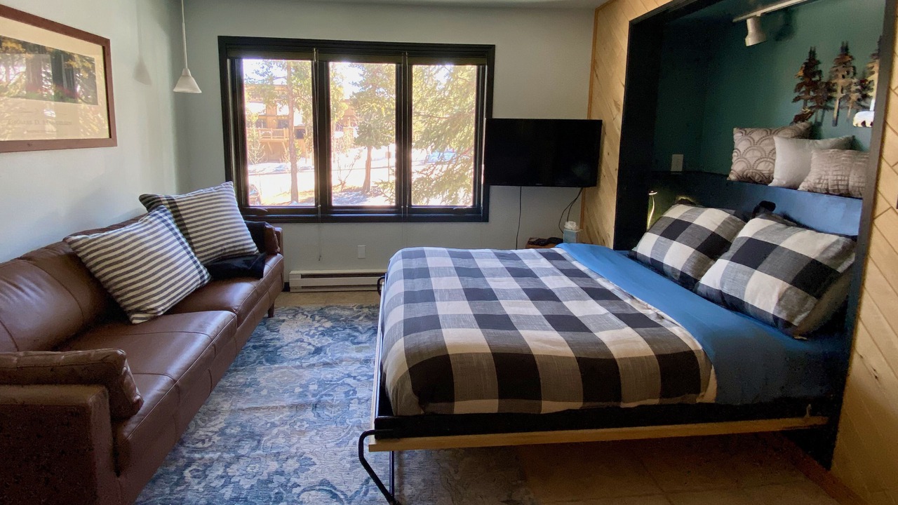 Photo of Bedroom in Four O'Clock