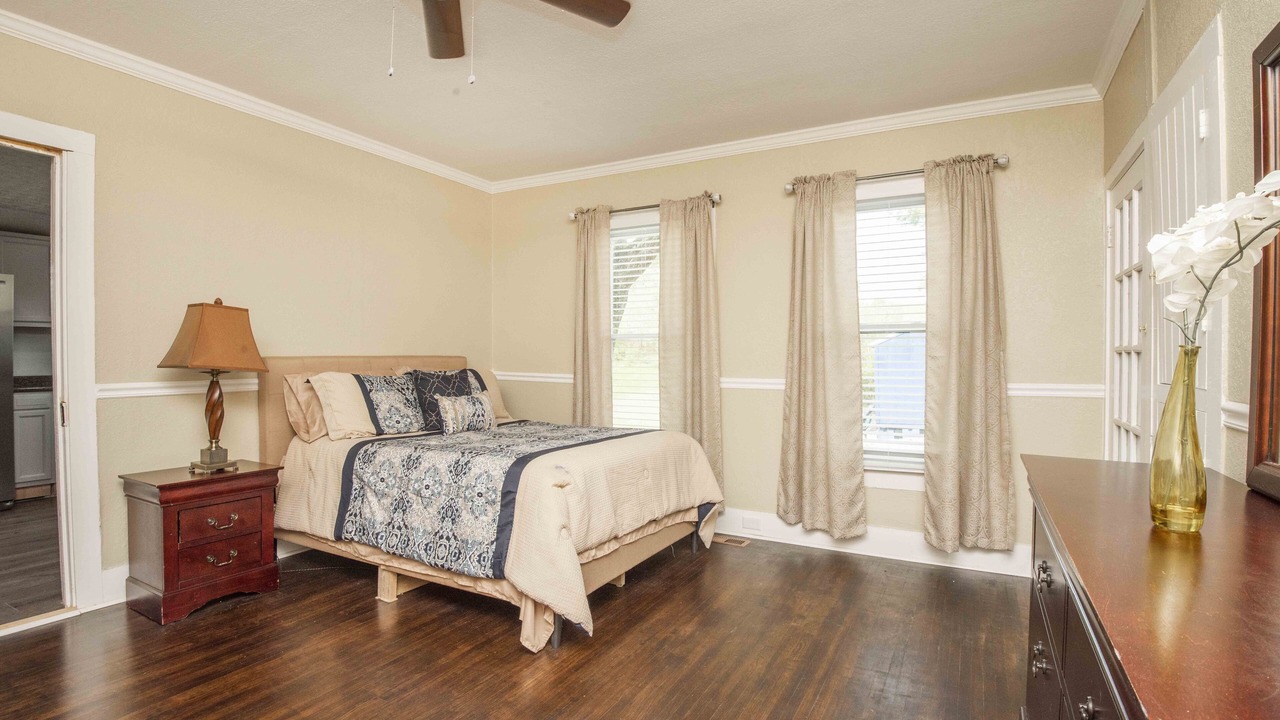 Photo of Bedroom in Kodak