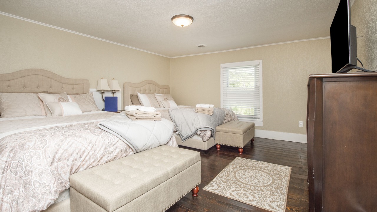Photo of Bedroom in Kodak