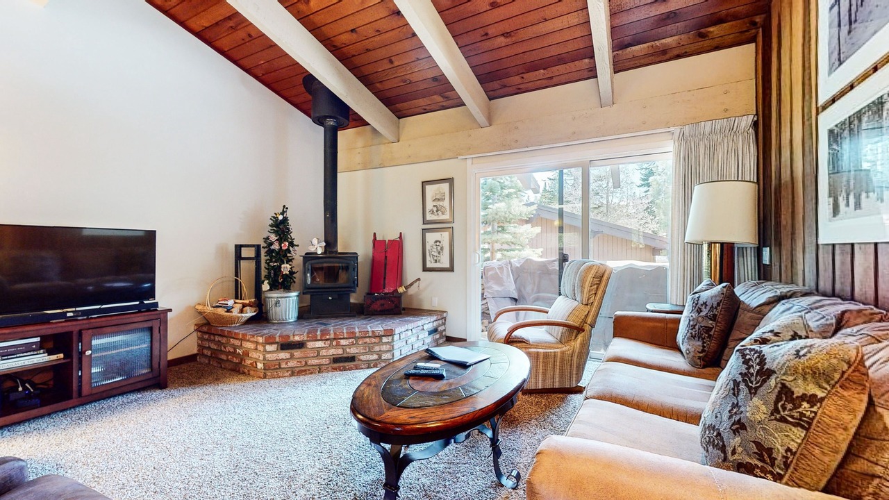 Photo of Bedroom in Mammoth Lakes