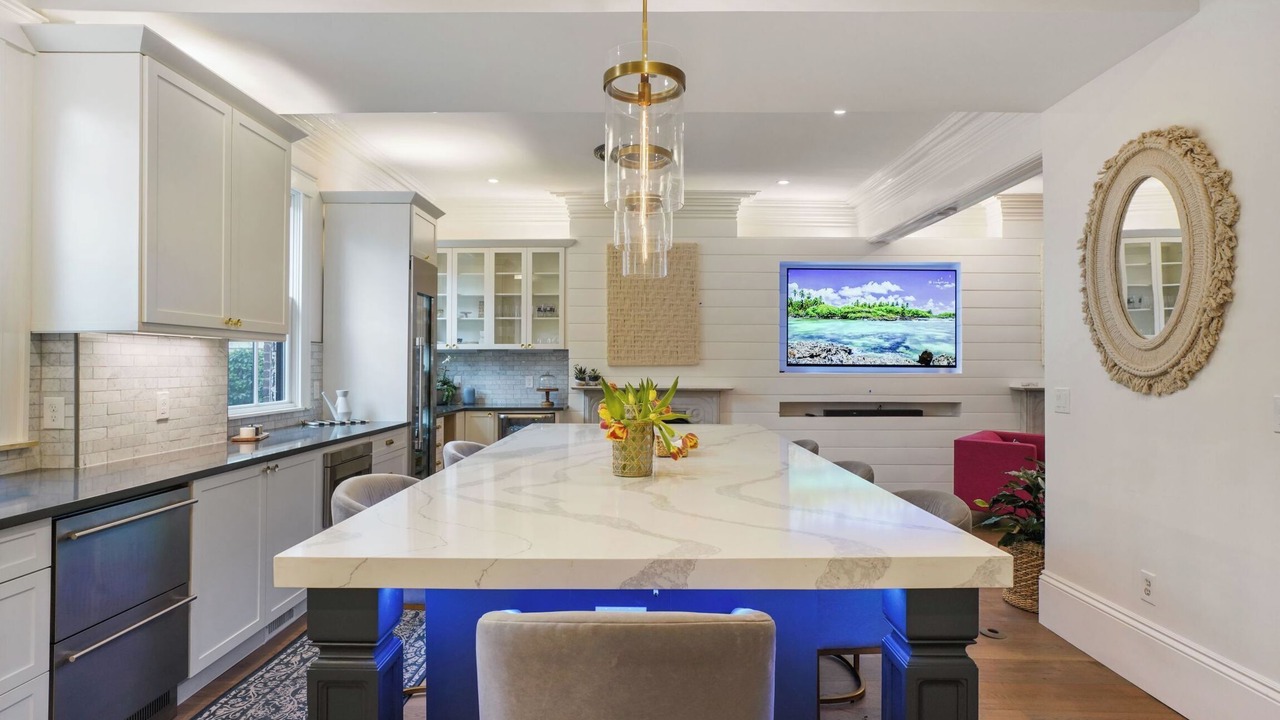 Photo of Livingroom in Thompson Square - Bunker Hill