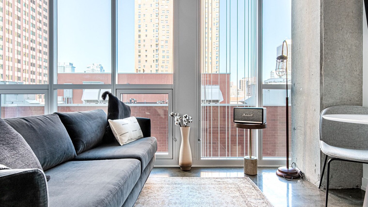 Photo of Livingroom in Near North Side