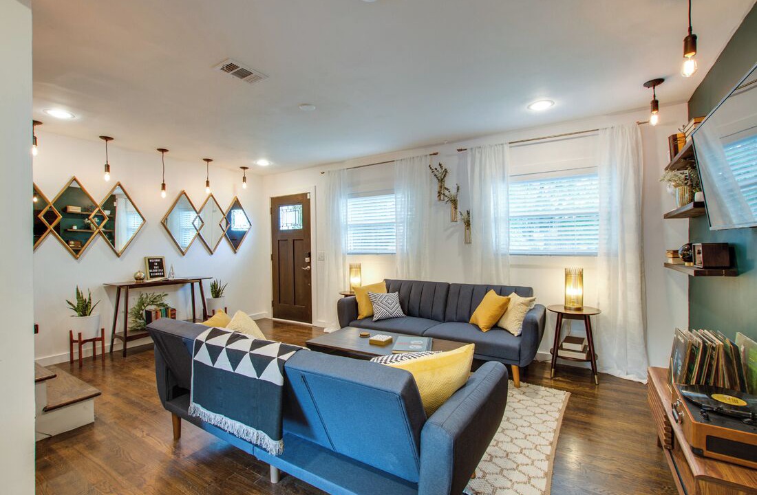 Photo of Livingroom in East Bank
