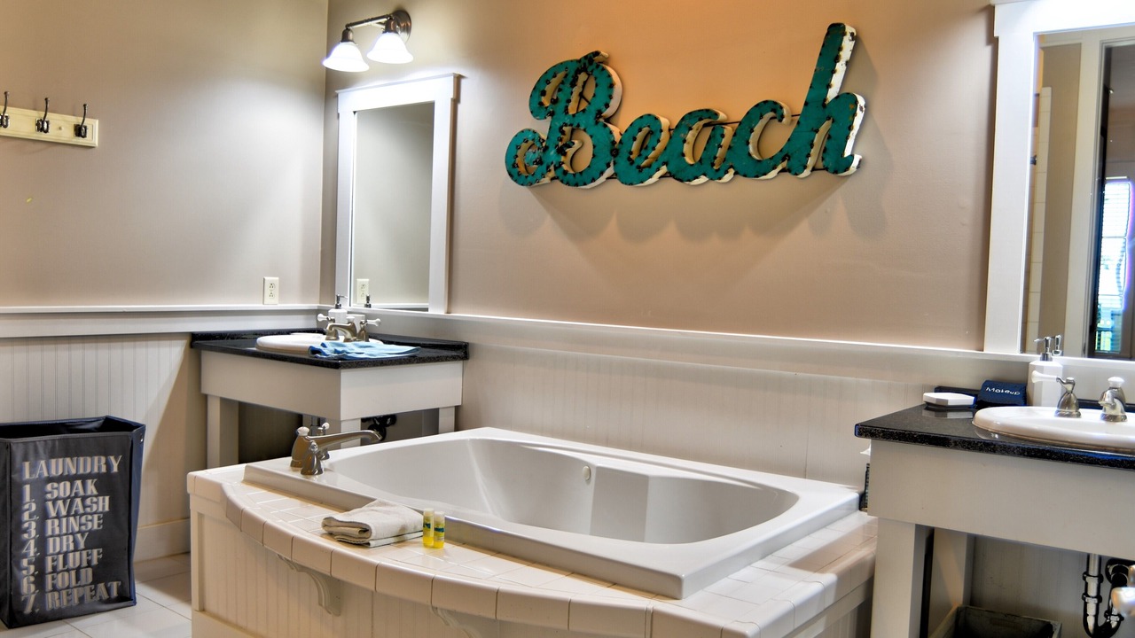 Photo of Bathroom in Melrose on the Beach