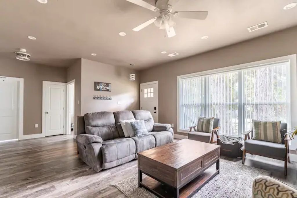 Photo of Livingroom in McQueeney