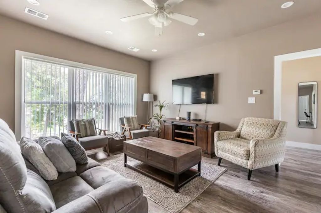 Photo of Livingroom in McQueeney