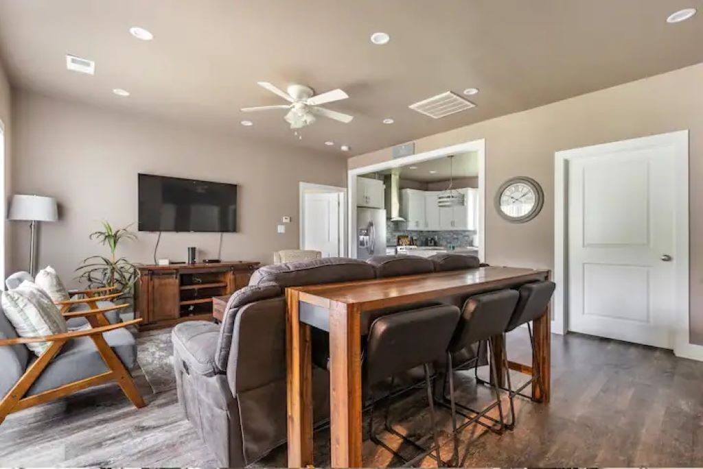 Photo of Livingroom in McQueeney