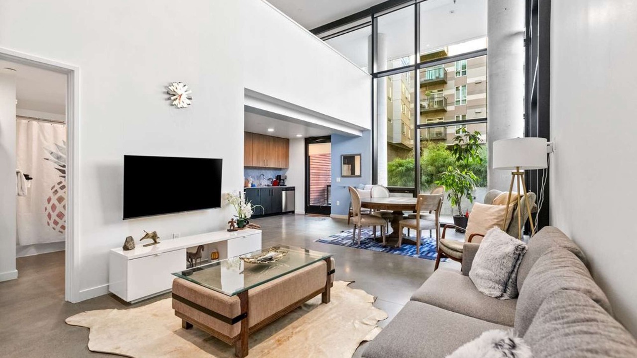 Photo of Livingroom in Downtown