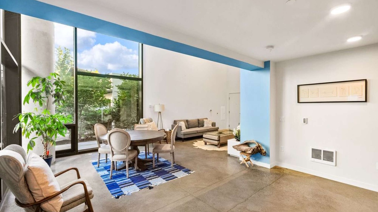 Photo of Livingroom in Downtown